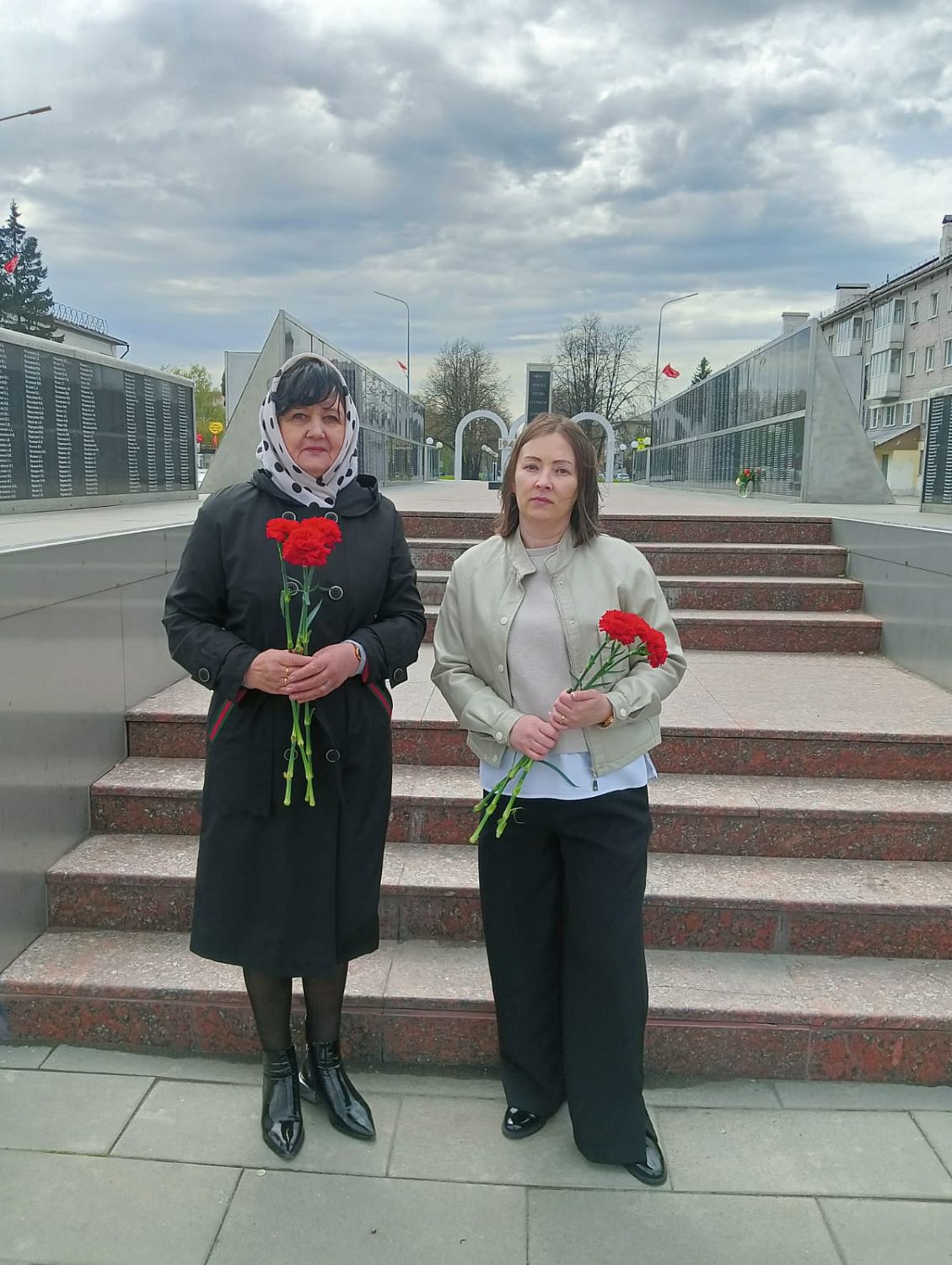 Кузбасские сотрудники ЦЛАТИ почтили память героев у Вечного огня